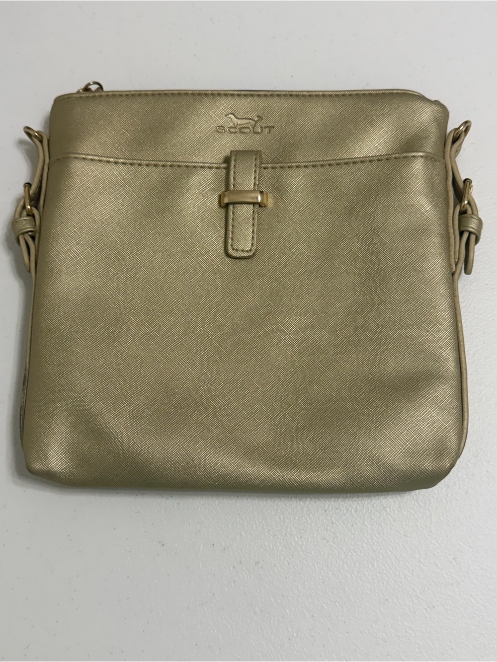 SCOUT Metallic Gold Crossbody Bag Textured Pink Quilted Lining Adjustable Strap